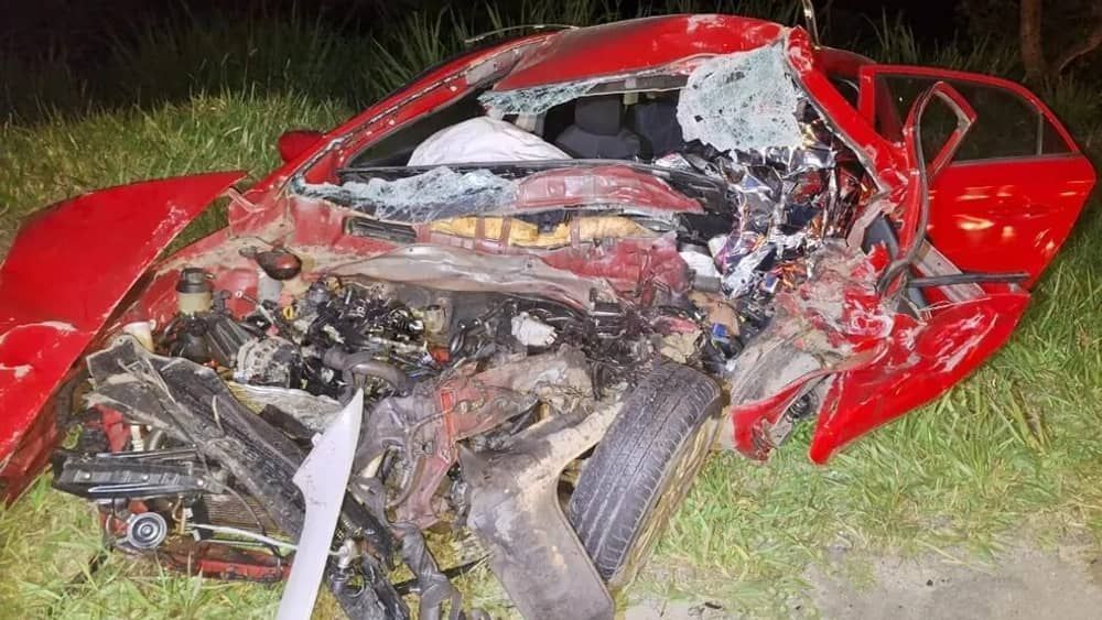 Jovem morre em acidente envolvendo carro e caminhão na MG-050 em Minas