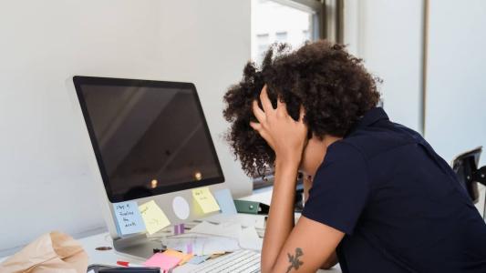 A mulher alegou cobranças excessivas e acumulo de funções