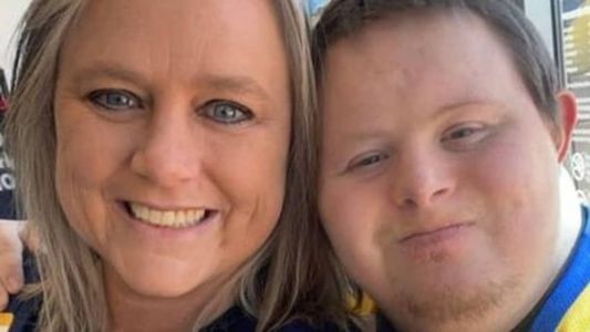 A mulher contou que, após se formar no colégio, o filho tem se sentindo solitário