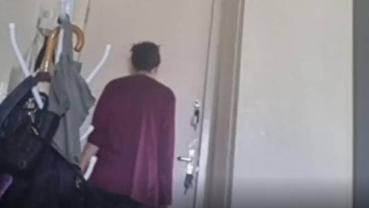 A mulher ficou presa dentro do apartamento por mais de 30 horas
