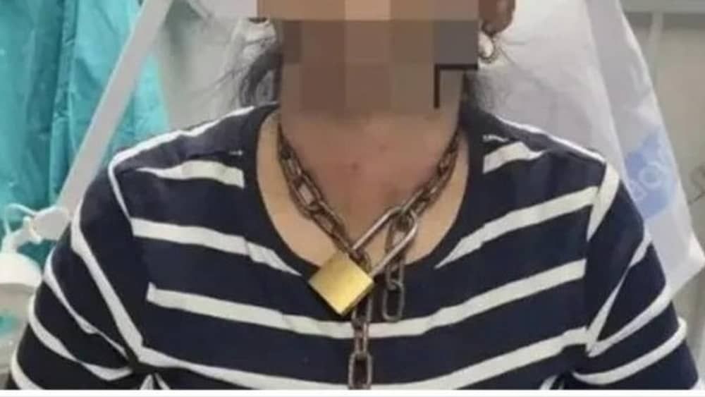 Mulher escapa de cativeiro com cadeado no pescoço na Espanha