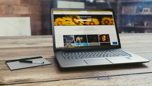 A mulher perdeu o acesso ao site e aos 22 e-mails corporativos que criou para trabalhar