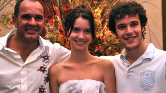 A novela "Escrito Nas Estrelas", substituirá a novela "Força de Um Desejo" no canal Viva e irá ser reprisada a partir do dia 17 de julho.