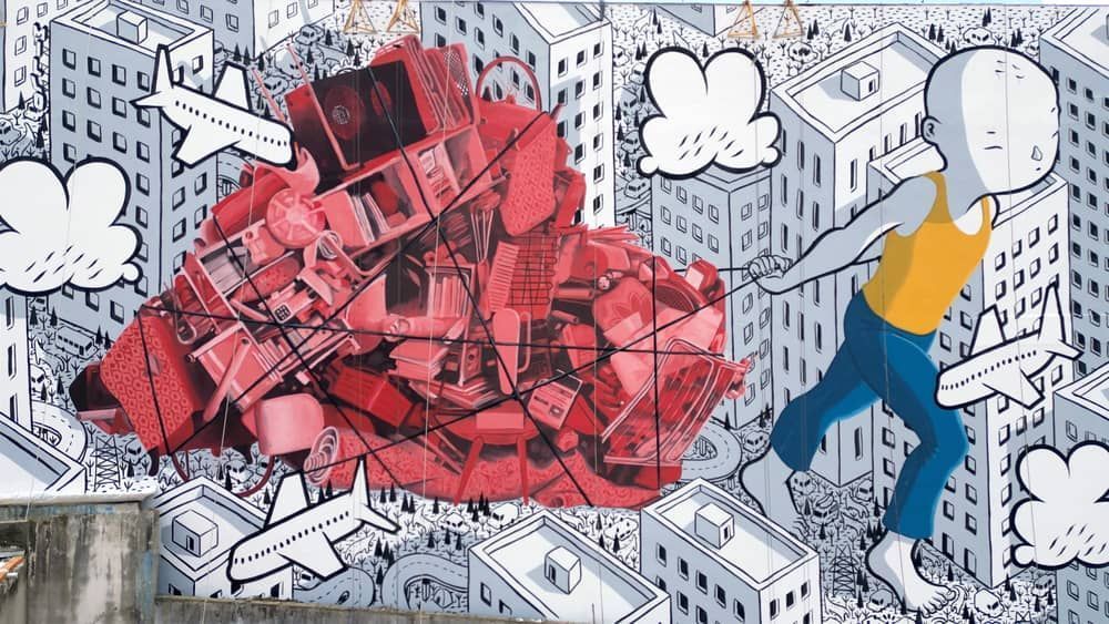 Rua histórica do bairro Lagoinha, em BH, ganha mural de artista italiano