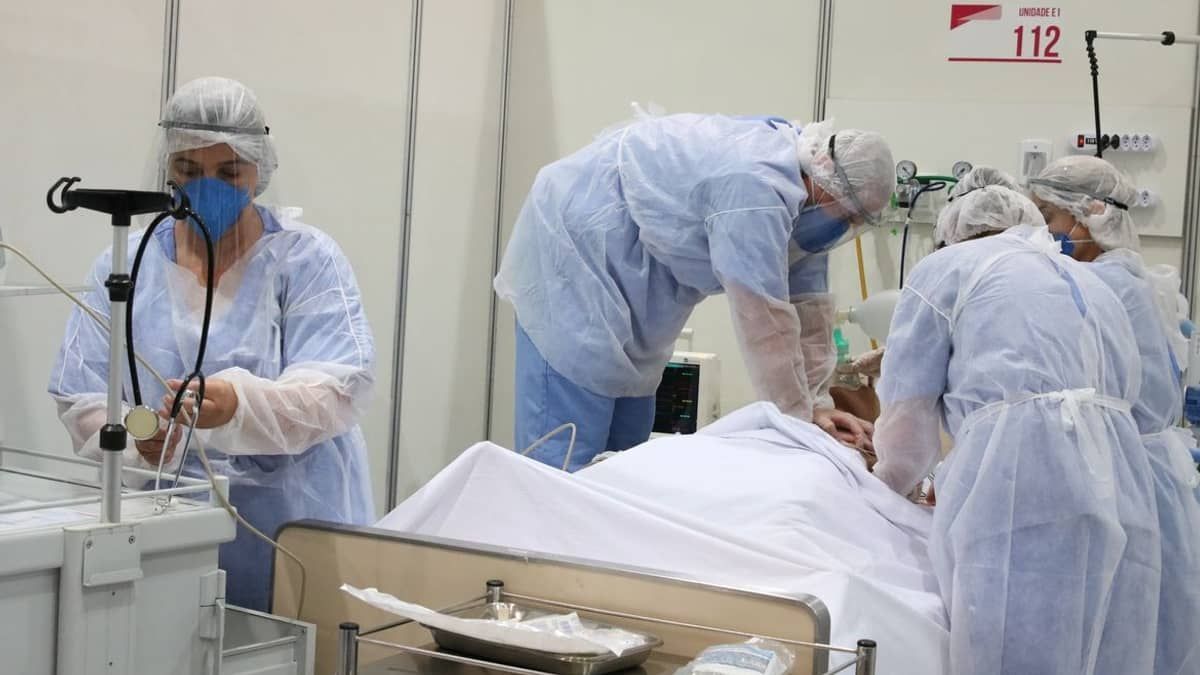 Covid-19: Brasil chega a 700 mil mortes após três anos de pandemia