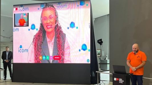 A partir de outubro delegacias do estado de SP terão o serviço de libras conectada a central através de vídeochamadas