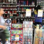 Mulheres e jovens representaram a maioria dos endividados brasileiros em 2022; entenda