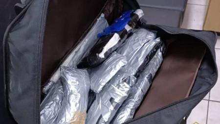 A pena por tráfico internacional de drogas pode chegar a 25 anos de prisão