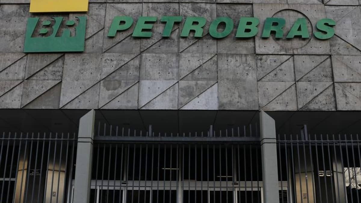 Petrobras anuncia aumento no preço da gasolina
