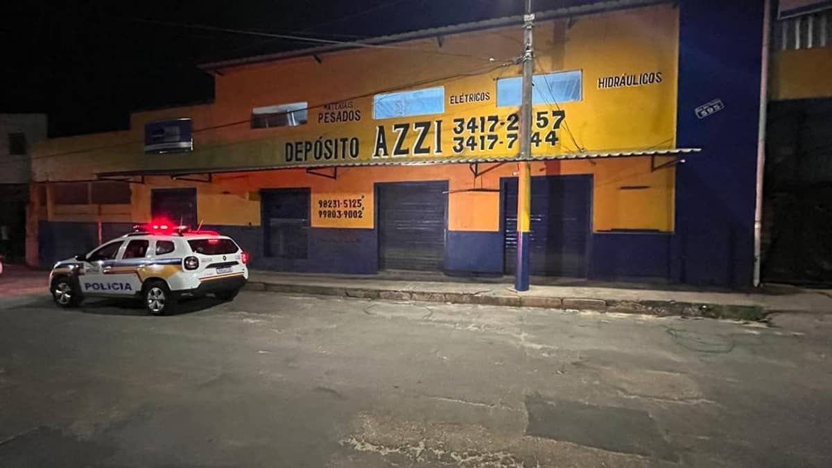 Polícia procura bandidos que renderam funcionários para roubar depósito no bairro Califórnia, em BH