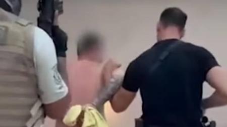 A PM localizou José Vitor Carvalho em uma mansão no Guarujá, ele estava foragido após não voltar de uma saída temporária.