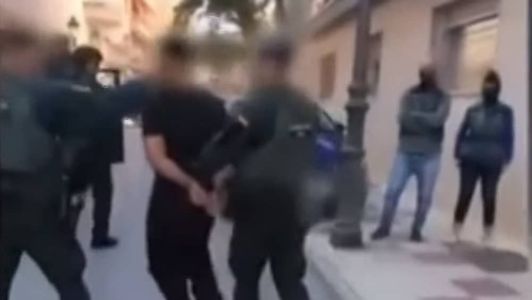 A polícia da Espanha prendeu dois irmãos brasileiros por suspeita de terrorismo