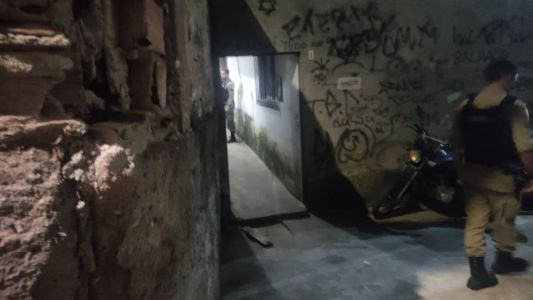 A polícia foi contatada pelo próprio suspeito na noite deste sábado (3)