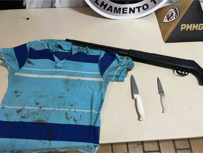 A Polícia Militar apreendeu as armas utilizadas no crime