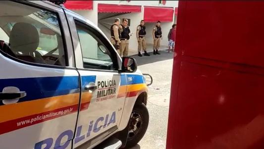 A Polícia Militar foi acionada por outras pessoas, que ouviram gritos saindo de dentro do quarto do motel