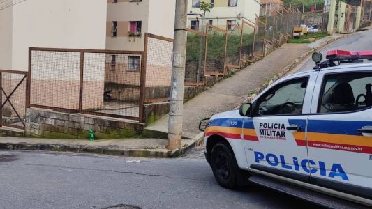 A Polícia Militar solicita que testemunhas identifiquem o autor do crime por meio da denúncia anônima no 181