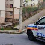 Homem é morto a tiros no meio da rua na Vila Cemig e PM pede informações a testemunhas