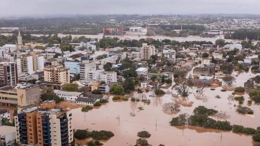 A Polícia Rodoviária Federal e o Exército cederam aeronaves e embarcações para as ações de salvamento