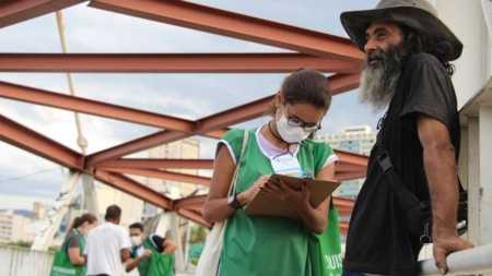 A Prefeitura contratou 18 novos entrevistadores sociais, totalizando 93, e contratará mais 25 profissionais em 2023