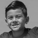 Criança de sete anos morre após cair de playground em escola
