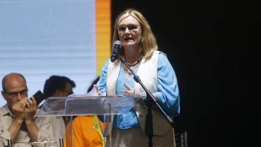 A presidente da Caixa, Rita Serrano, foi demitida nesta quarta-feira (25)
