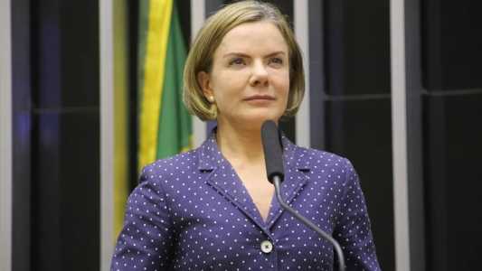 A presidente do PT, Gleisi Hoffmann, passou por uma cirurgia cardíaca no sábado