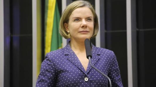 A presidente do PT, Gleisi Hoffmann, passou por uma cirurgia cardíaca no sábado