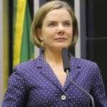 Gleisi respira sem ajuda de aparelhos após cirurgia no coração, diz boletim médico