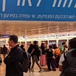 Brasileiros chegam a aeroporto de Israel e aguardam embarque