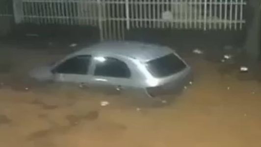 A previsão do Inmet é de temporal com rajadas de vento que podem chegar a 100 Km/h