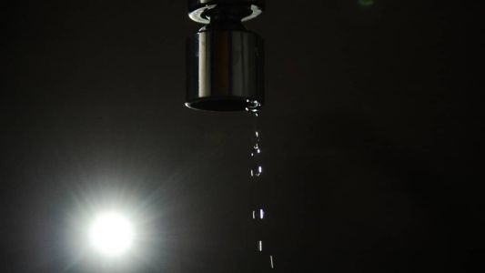 A previsão é que o fornecimento de água seja normalizado, gradativamente, no decorrer da noite do mesmo dia (1º).