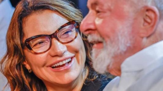 A primeira-dama, Janja da Silva, comemorou a possibilidade de o presidente Lula receber alta ainda hoje (1)