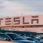 Tesla bate recorde de entregas no 2º trimestre e supera expectativas