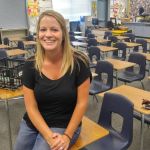 Considerada 'professora do ano', mulher é presa acusada de manter relações sexuais com aluno menor de idade