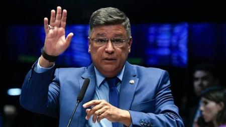 A propósito, nos bastidores, já se comenta sobre a possibilidade, cada vez maior, de Viana se aproximar do governo federal