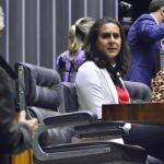 Duda protocola projeto que prevê políticos e até presidente com salários iguais ao piso de professores