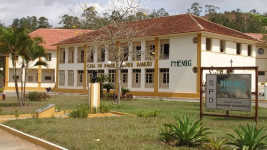 A rede conta com mais de 13 mil profissionais e possui 20 unidades