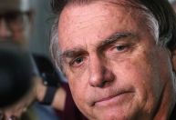 Bolsonaro completa 71 anos, internado em hospital enquanto cumpre pena