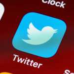 Twitter remove selo de verificado gratuito de usuários