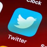 Twitter remove selo de verificado gratuito de usuários