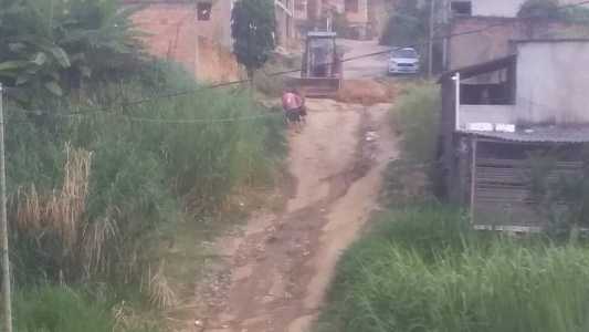 A rua antes da intervenção dos moradores