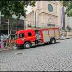 Incêndio no Othon Palace: curiosa é atingida por carro no Centro de Belo Horizonte