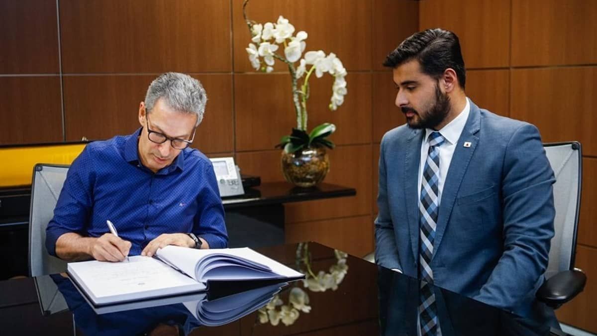 Almoço desmarcado, sondagem de Zema e susto na Assembleia: os bastidores da saída de Igor Eto