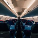 Companhia aérea cria espaço 'livre de crianças' em avião; assentos podem custar até R$533 a mais