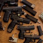 EUA: juiz autoriza jovens entre 18 e 20 anos a comprar armas curtas