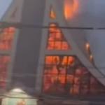Vídeo: igreja é atingida por raio e pega fogo na Grande São Paulo