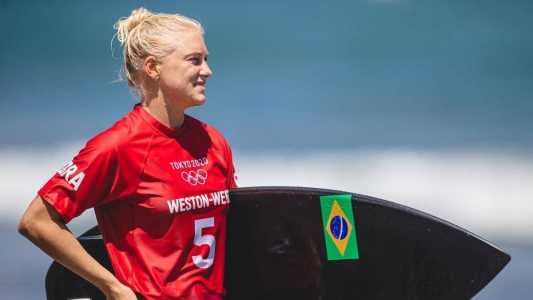 A surfista Tatiana Weston-Webb é uma das esperanças de medalha para o Brasil