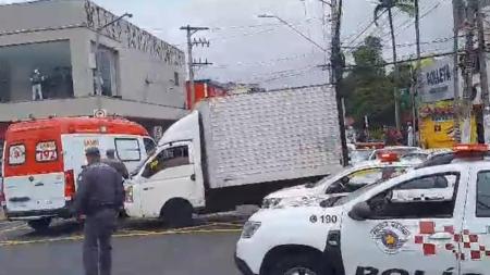 A tentativa de assalto aconteceu por volta das 11h, na agencia do Itau, em POA