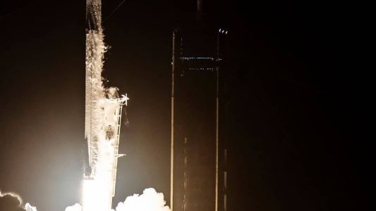 A tripulação está programada para passar cerca de seis meses no laboratório em órbita realizando experimentos científicos antes de retornar à Terra a bordo da mesma cápsula Dragon em que chegaram.