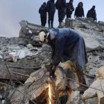 Onze dias após terremoto, jovens são resgatadas de escombros na Turquia